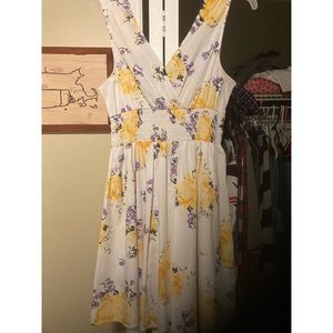 Beautiful flowery dress!